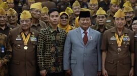 Menteri Pertahanan Ketua Umum Partai Gerindra Prabowo Subianto bersama Wali Kota Solo Gibran Rakabuming. (Dok. Tim Media Prabowo)

