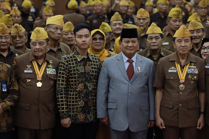 Menteri Pertahanan Ketua Umum Partai Gerindra Prabowo Subianto bersama Wali Kota Solo Gibran Rakabuming. (Dok. Tim Media Prabowo)

