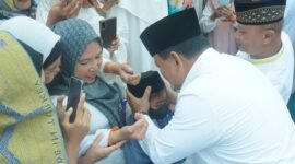 Ketua Umum Partai Gerindra Prabowo Subianto saat bersama Masyarakat. (Facbook.com/@Prabowo Subianto)
