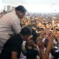 Ketua Umum Partai Gerindra Prabowo Subianto saat bersama Masyarakat. (Facbook.com/@Prabowo Subianto)
