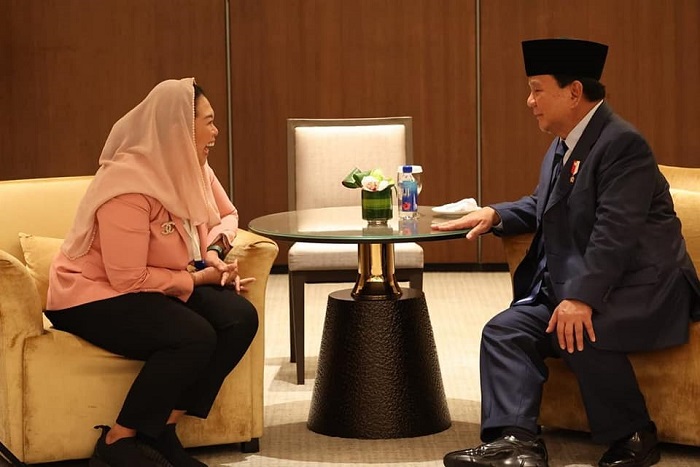Ketua Umum DPP Partai Gerindra Prabowo Subianto Bersama Yenny Wahid.  (Facbook.com/@Yenny Wahid)
