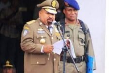 Terdakwa Gubernur Papua nonaktif, Lukas Enembe di vonis hukuman penjara selama 8 tahun atas kasus suap dan Gratifikasi di Papua. Dok. Facebook.com/@Tomi Lebang