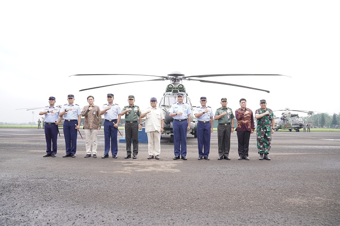 Menteri Pertahanan (Menhan) Prabowo Subianto mendorong kerja sama antara industri pertahanan RI PT Dirgntara Indonesia dengan produsen pesawat. (Dok. TIm Media Prabowo)