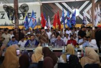Calon Presiden nomor urut 2, Prabowo Subianto Ngopi Bareng Warga dan Relawan di Kedai Kopi Aceh. (Dok. Tim Media Prabowo-Gibran)

