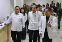 Presiden RI Joko Widodo (Jokowi), didampingi oleh Menteri Pertahanan Prabowo Subianto, meresmikan Rumah Sakit Pusat Pertahanan Negara (RSPPN) Panglima Besar Soedirman. (Dok. Tim Medis Prabowo)

