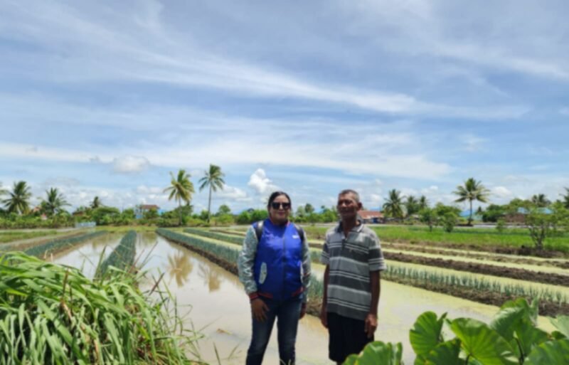 Agustina Etwiory pemasar mikro BRI di Unit Kerja Tanah Miring, Distrik Tanah Miring, Kab. Merauke, Provinsi Papua Selatan, mendedikasikan hidupnya untuk membantu perekonomian dan mengenalkan produk perbankan ke masyarakat. (Dok. BRI)