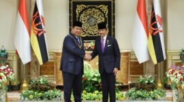 Presiden RI Prabowo Subianto bersama Yang Maha Mulia Seri Sultan Haji Hassanal Bolkiah di Istana Nurul Iman Brunei Darussalam. (Dok. Tim Media Prabowo Subianto) 