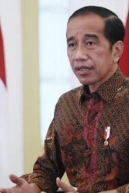 Mengapa Jokowi Memilih Jalan Rumit dan Tidak Transparan dalam Menjawab Dugaan Ijazah Palsu
