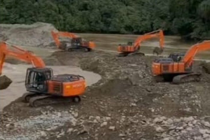 Tambang emas ilegal di Papua Barat dibiarkan merusak lingkungan. (Dok. Dullag)
