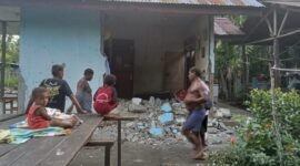 Kerusakan bangunan di Kampung Dabe akibat gempa kuat menimbulkan tantangan penanganan darurat. (DOk. BPBD)