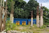 Kondisi proyek KPP Pratama Sorong senilai Rp30 miliar hanya meninggalkan tiang beton. (Dok. DUllah)
