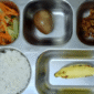 4. BGN bersama Dinas Kesehatan memeriksa sampel makanan MBG di Sorong sebagai tindak lanjut insiden. (Dok. bgn.go.id)