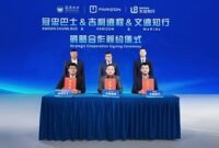 Geely Farizon, WeRide, dan Kwoon Chung Luncurkan Robotaxi Setir Kanan di Hong Kong, Percepat Ekspansi Global